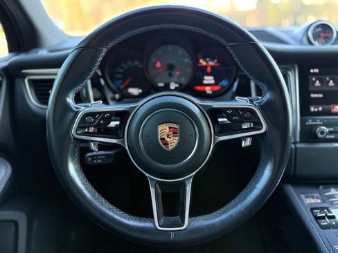 Used 2017 Porsche Macan S image 24