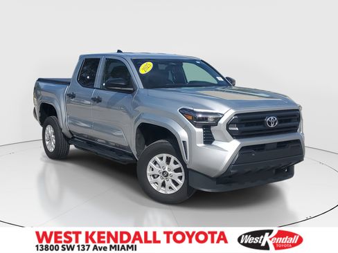 Used 2025 Toyota Tacoma SR image 1