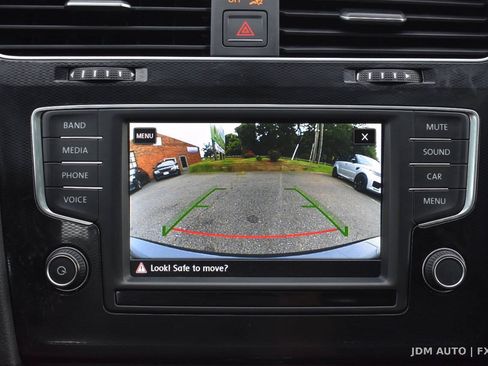 Used 2017 Volkswagen GTI SE FWD image 23