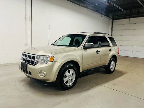 Used 2010 Ford Escape XLT image 2
