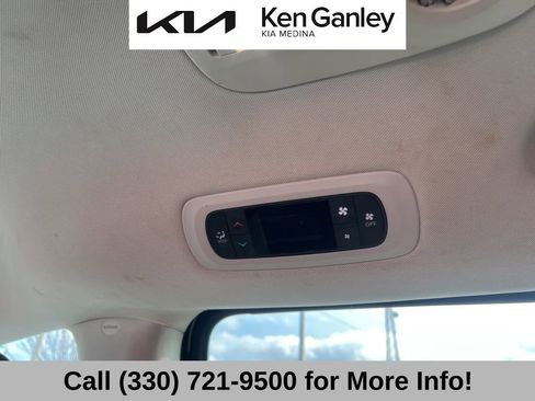 Used 2017 Chrysler Pacifica Touring image 41