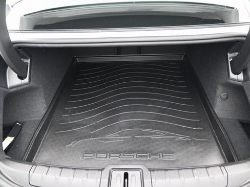 Used 2022 Porsche Taycan image 28