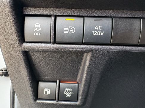 Used 2025 Toyota Sienna XLE Woodland Edition AWD/4WD image 12