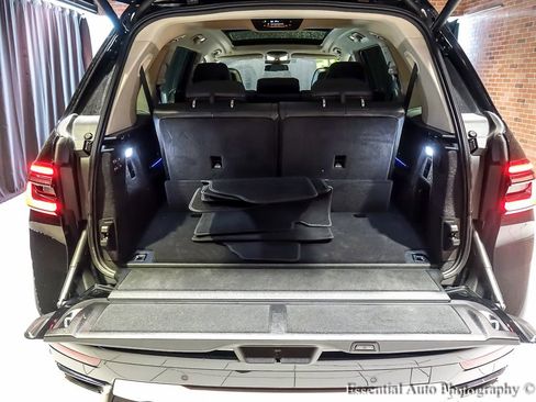 Used 2025 BMW X7 xDrive40i w/ Premium Package image 29