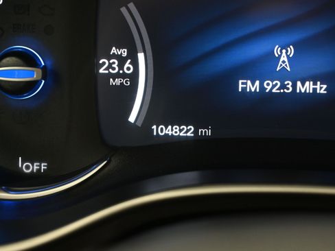 Used 2021 Chrysler Pacifica Touring-L FWD image 16