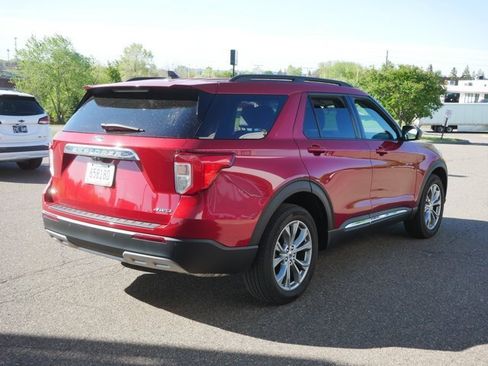 Certified 2022 Ford Explorer XLT w/ Equipment Group 202A AWD/4WD image 5