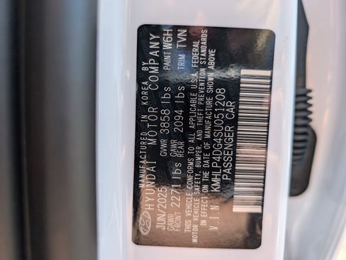 New 2025 Hyundai Elantra Limited image 63