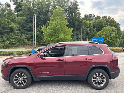 Used 2019 Jeep Cherokee Latitude Plus w/ Comfort/Convenience Group AWD/4WD image 3