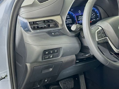 Used 2024 Toyota Highlander Limited FWD image 10