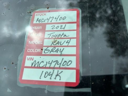 Used 2021 Toyota RAV4 XLE w/ Convenience Package image 10