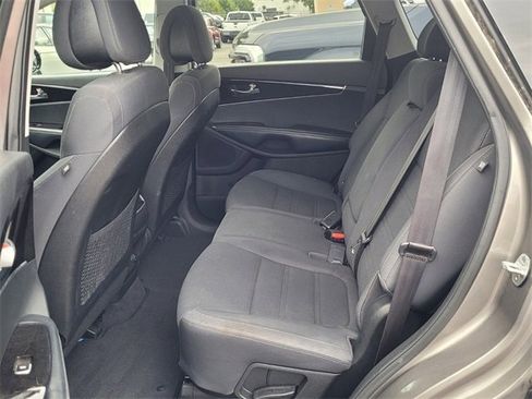 Used 2016 Kia Sorento LX w/ LX Convenience Package image 9