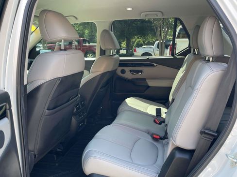 Used 2023 Honda Pilot EX-L image 6