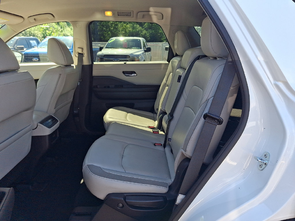 Used 2023 Nissan Pathfinder SL AWD/4WD image 13