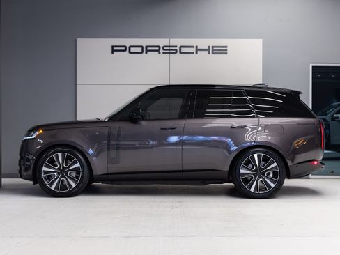 Used 2026 Land Rover Range Rover SE AWD/4WD image 2