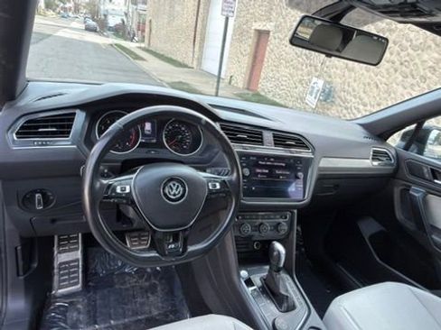 Used 2021 Volkswagen Tiguan SE R-Line image 22