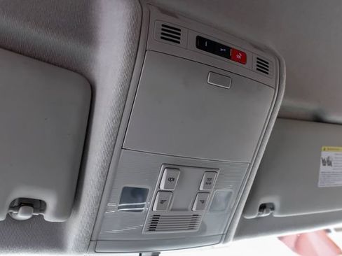 Used 2021 Volkswagen Tiguan SEL FWD image 25