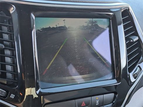 Used 2022 Jeep Cherokee Limited image 27