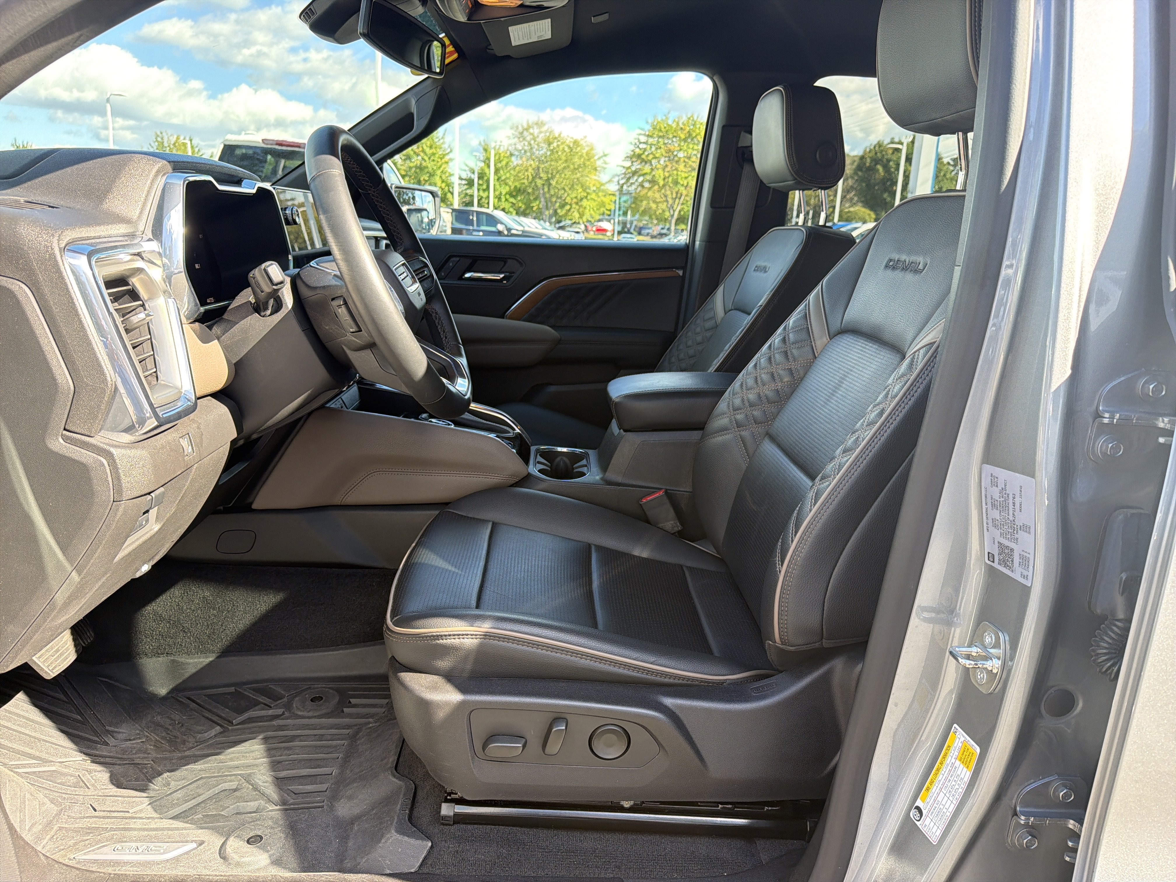 Used 2023 GMC Canyon Denali AWD/4WD image 16