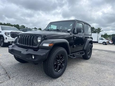 Used 2025 Jeep Wrangler Sport AWD/4WD image 1