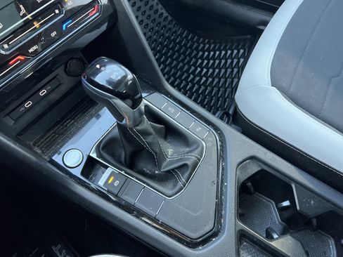 Used 2025 Volkswagen Taos SE w/ Panoramic Sunroof Package image 24