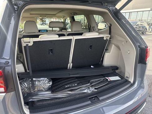 New 2026 Volkswagen Atlas SE FWD image 48
