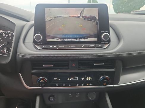 Used 2024 Nissan Rogue SV AWD/4WD image 14