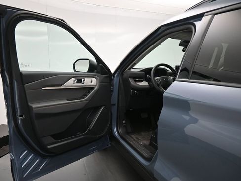 Used 2025 Ford Explorer Active image 9