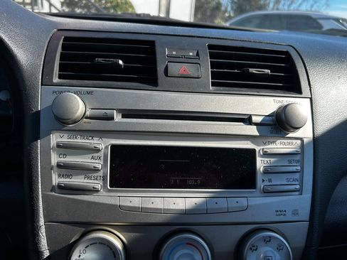 Used 2011 Toyota Camry SE image 16