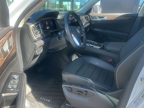 Used 2025 Volkswagen Atlas SEL AWD/4WD image 6
