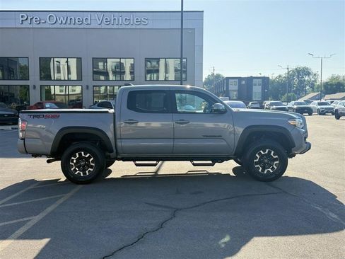 Used 2021 Toyota Tacoma TRD Off-Road w/ Technology Package AWD/4WD image 7