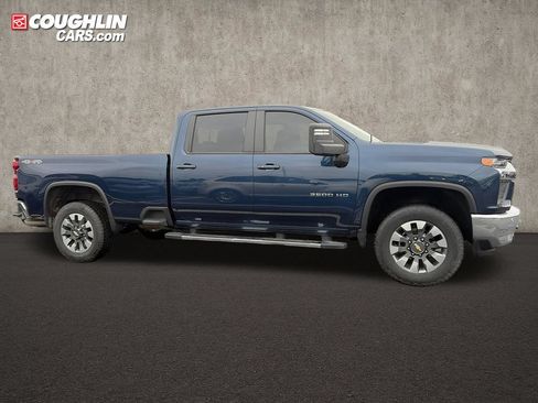 Used 2022 Chevrolet Silverado 3500 LT w/ All Star Edition AWD/4WD image 9