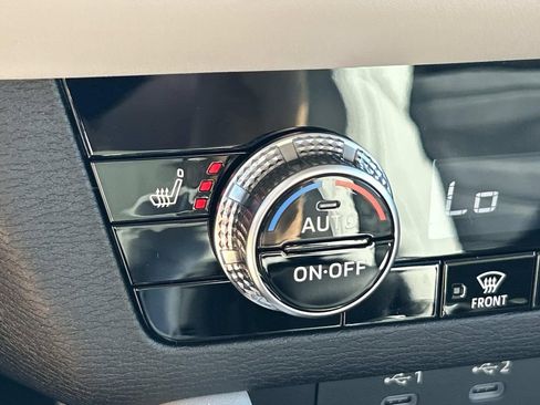 Used 2025 Mitsubishi Outlander SE image 29