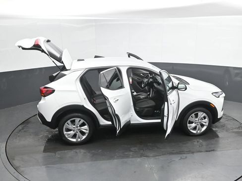 Used 2025 Buick Encore GX Preferred AWD/4WD image 49