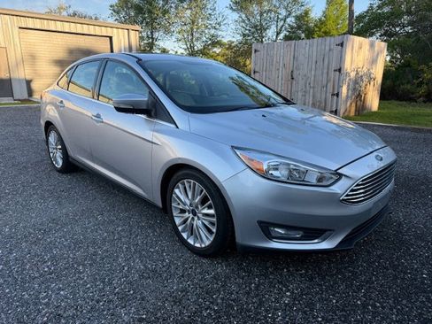 Used 2017 Ford Focus Titanium FWD image 2
