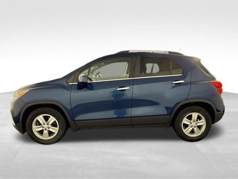 Used 2019 Chevrolet Trax LT w/ LT Convenience Package FWD image 5