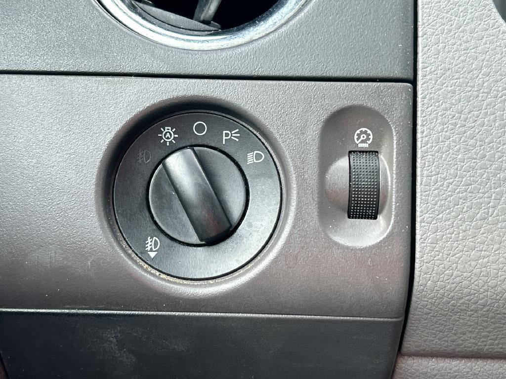 Used 2005 Ford F150 Lariat RWD image 18
