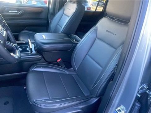 Used 2025 GMC Yukon XL Denali image 11