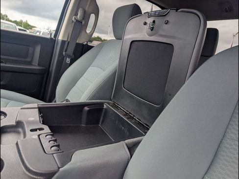 Used 2017 RAM 1500 Express RWD image 19