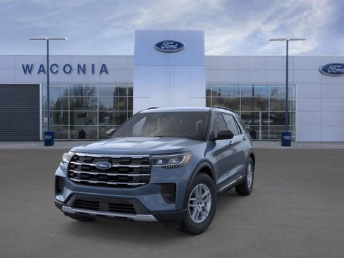 New 2025 Ford Explorer Active image 2