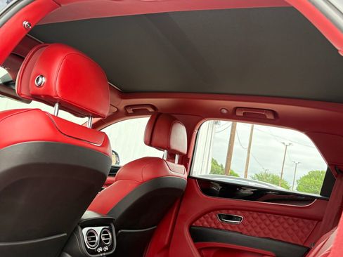 Used 2021 Bentley Bentayga AWD/4WD image 44