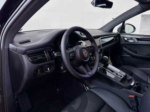 New 2025 Porsche Macan image 4