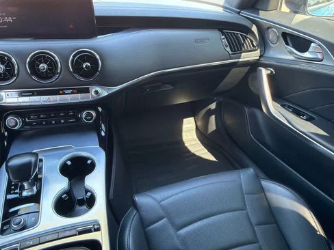 Used 2022 Kia Stinger GT2 image 21