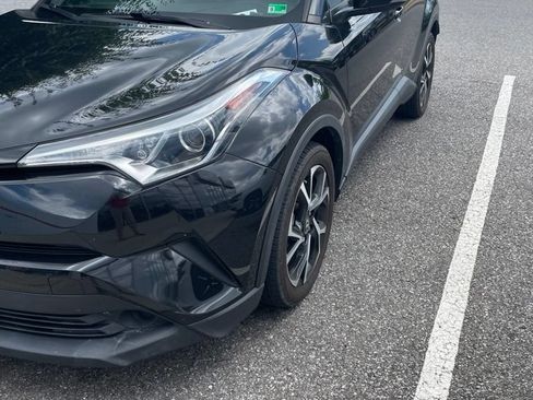 Used 2019 Toyota C-HR XLE FWD image 2
