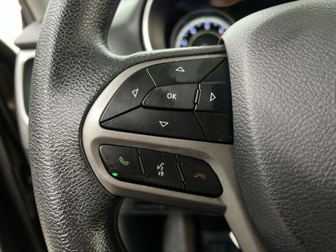 Used 2019 Jeep Cherokee Latitude w/ Popular Appearance Group image 37