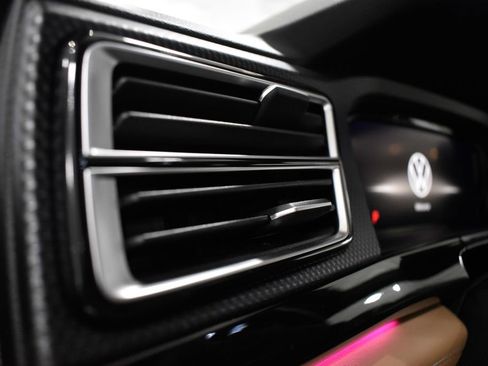 Used 2025 Volkswagen Atlas Cross Sport SEL R-Line AWD/4WD image 18