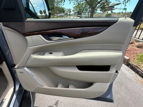 Used 2016 Cadillac Escalade ESV Luxury AWD/4WD image 14
