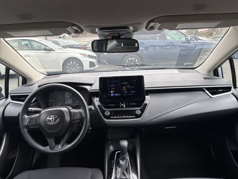 Used 2025 Toyota Corolla LE FWD image 31