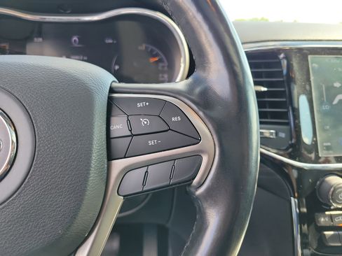 Used 2020 Jeep Grand Cherokee Altitude image 23