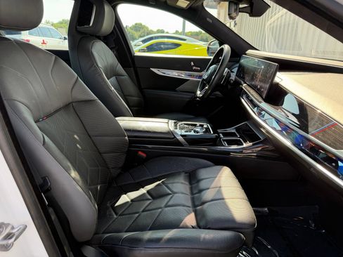 Used 2023 BMW 740i w/ Executive Package RWD image 25