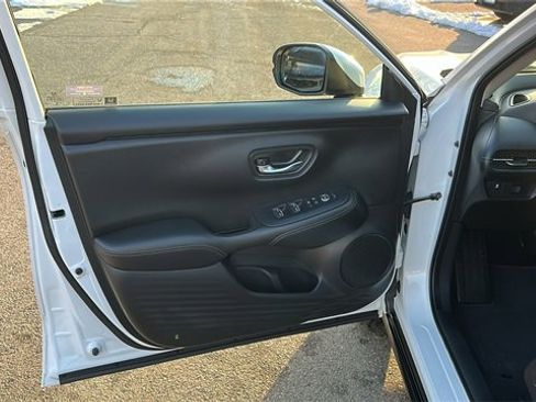 Used 2025 Honda HR-V EX-L image 8